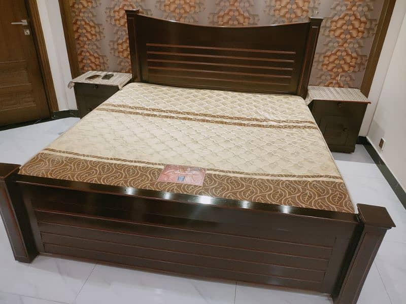king size double bed 100% good condition 1
