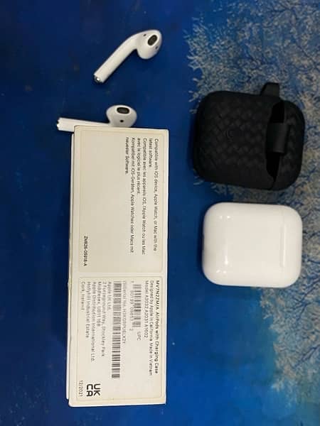 Apple AirPods (2nd Generation) 1