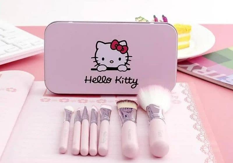 Hello Kitty Make Up Brushes , Set of 7 pieces 3