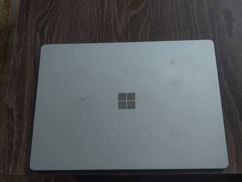Microsoft Surface Laptop 1 8GB/256SSD, i5-7th Gen 1