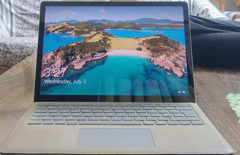 Microsoft Surface Laptop 1 8GB/256SSD, i5-7th Gen 2