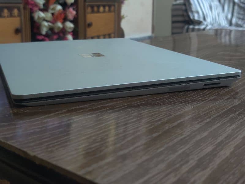 Microsoft Surface Laptop 1 8GB/256SSD, i5-7th Gen 3