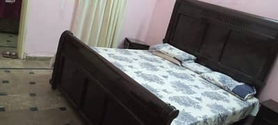 king size bed and dressing 0