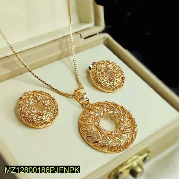 Gold Pendant and necklace 1