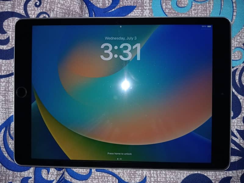 Apple iPad 9 Gen 64GB (Wifi) (Silver) 10/10 with accessories 2