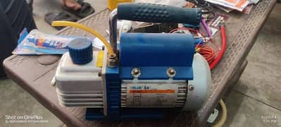 small vacuum pump 0