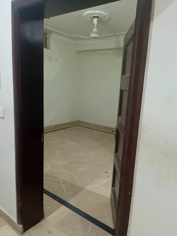 Room for Rent in G13 isb. All bills included in Rent 5