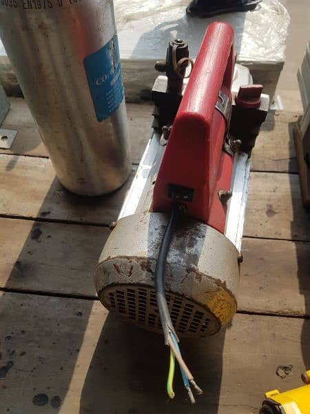 robair vacuum pump is small but in good condition 3