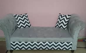 Sethi Tufted With 2 pillows Printed boder , Not used New condition