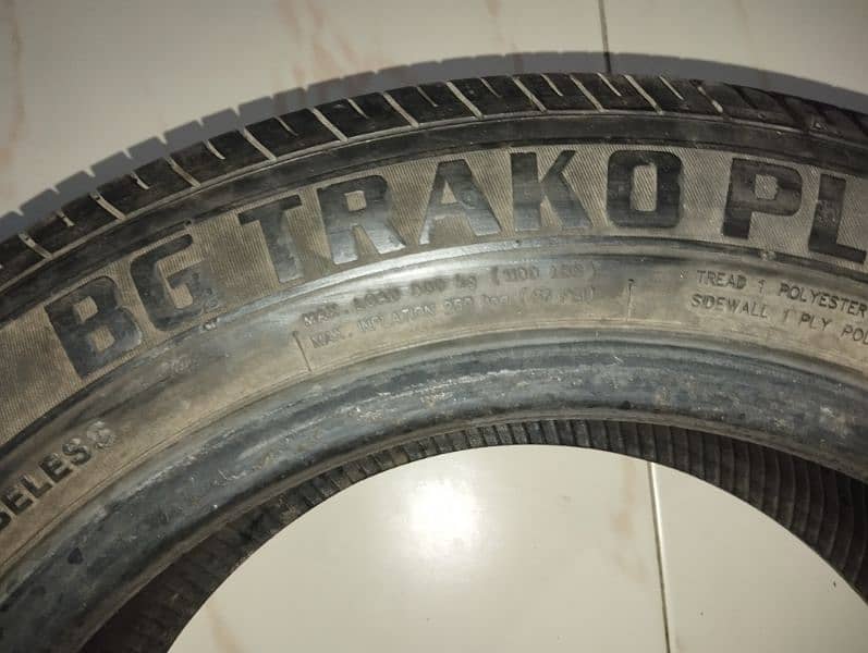 Toyota Corolla Tyre only one 2