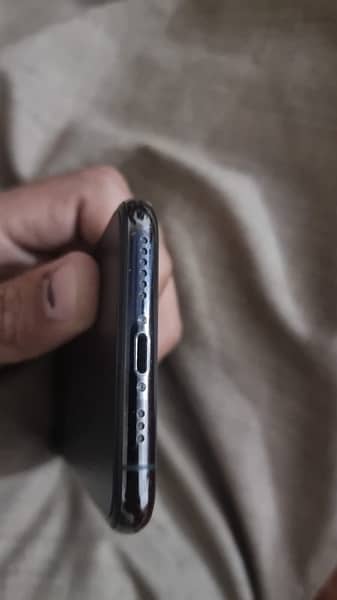 iphone 11 pro all sim working 4