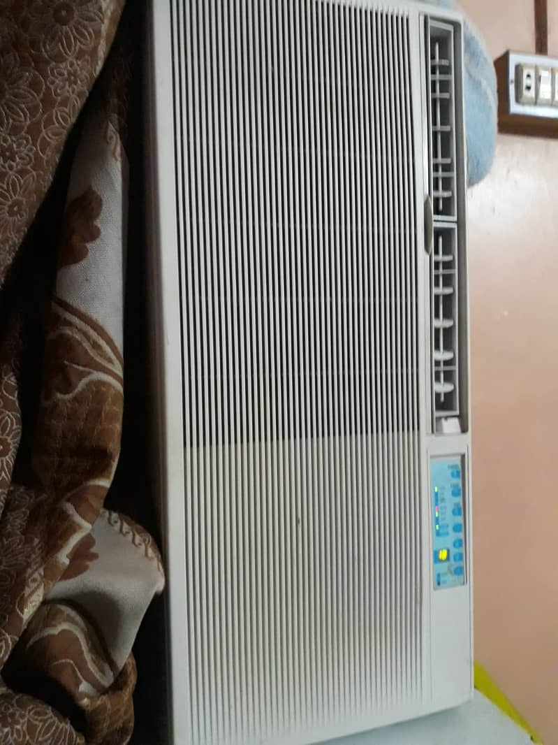 WINDOW AC CHILLED COLLING 2