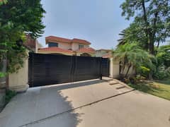 2 Kanal Fresh Renovated Well Maintained Independent Bungalow Lush Green Huge Lawn Near DHA Cinema 0
