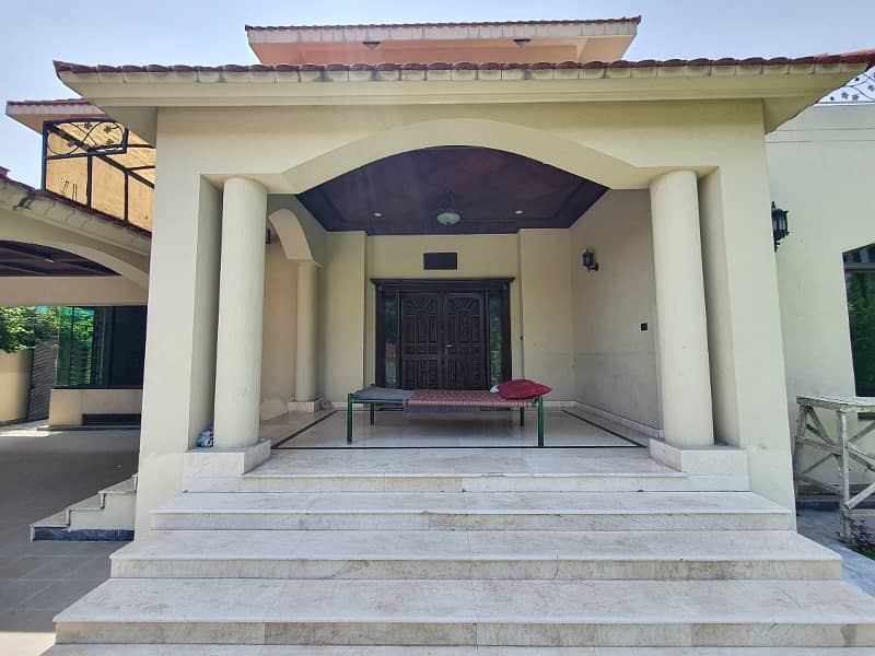 2 Kanal Fresh Renovated Well Maintained Independent Bungalow Lush Green Huge Lawn Near DHA Cinema 4