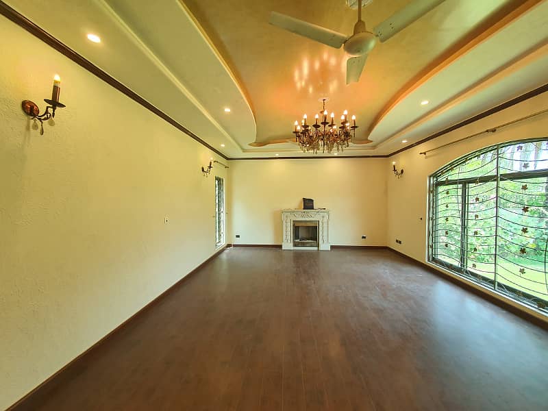 2 Kanal Fresh Renovated Well Maintained Independent Bungalow Lush Green Huge Lawn Near DHA Cinema 10