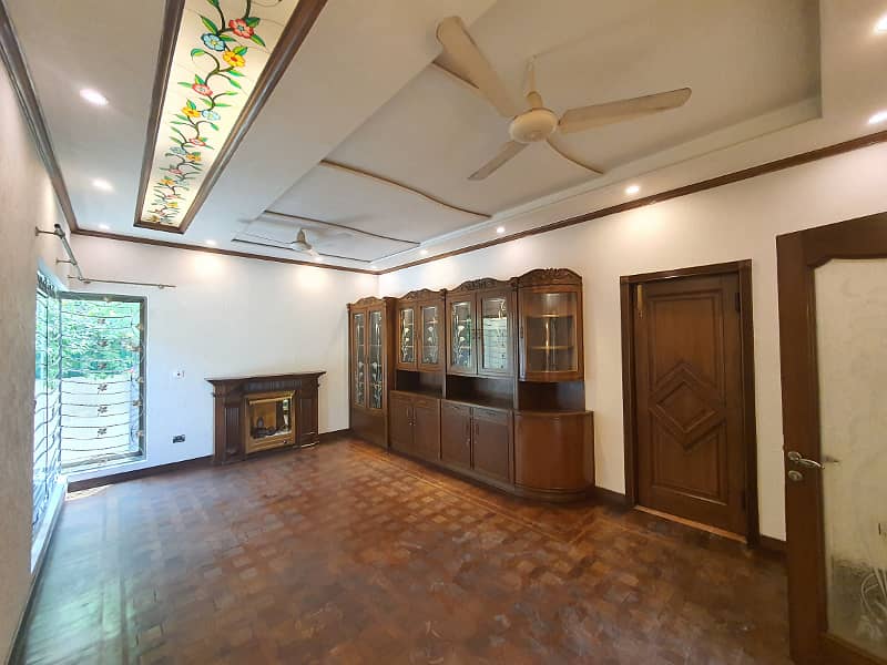 2 Kanal Fresh Renovated Well Maintained Independent Bungalow Lush Green Huge Lawn Near DHA Cinema 15