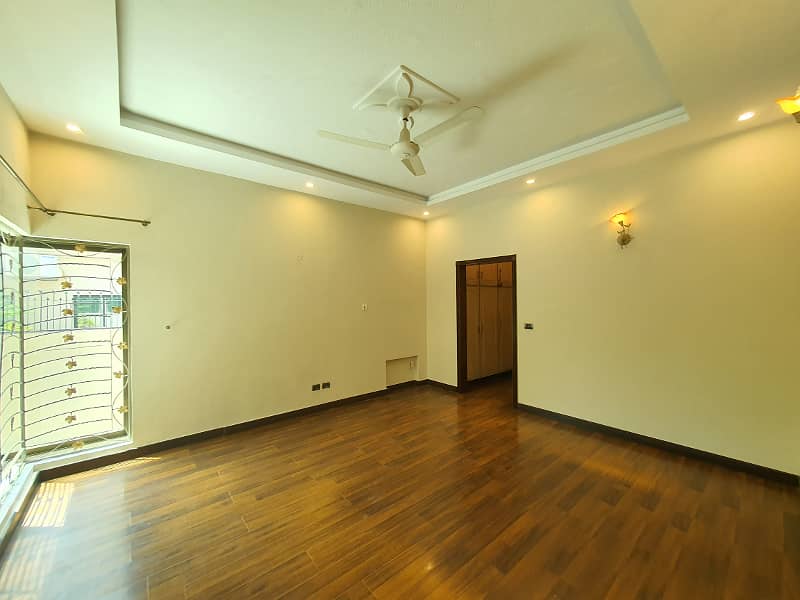2 Kanal Fresh Renovated Well Maintained Independent Bungalow Lush Green Huge Lawn Near DHA Cinema 23