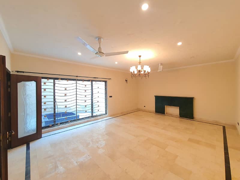 2 Kanal Fresh Renovated Well Maintained Independent Bungalow Lush Green Huge Lawn Near DHA Cinema 34