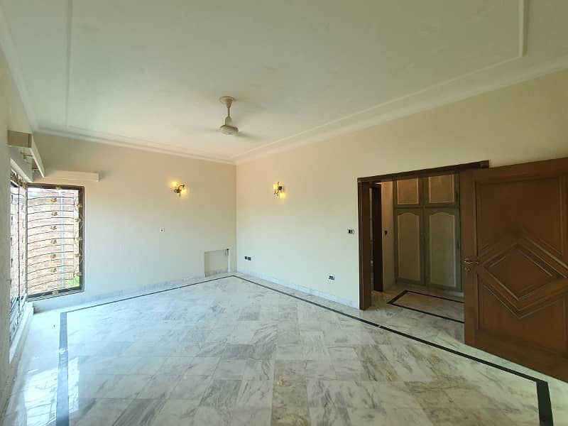 2 Kanal Fresh Renovated Well Maintained Independent Bungalow Lush Green Huge Lawn Near DHA Cinema 37