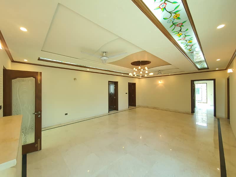2 Kanal Fresh Renovated Well Maintained Independent Bungalow Lush Green Huge Lawn Near DHA Cinema 40
