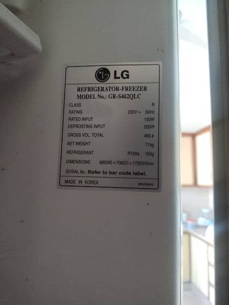 LG large size fridge for sale. In brand new condition. 4