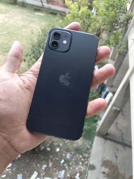 iphone 12 witn box month use only  0317.63,40’150 1