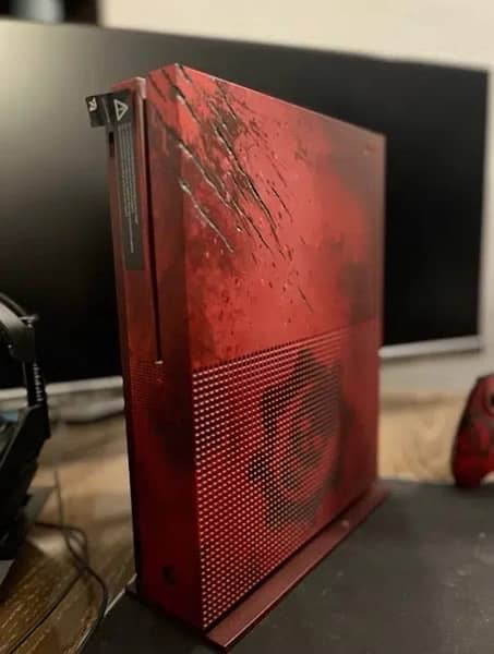 Xbox One S 2TB limited edition mint condition gears of war 5