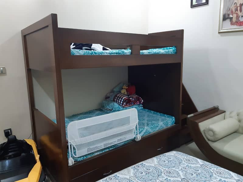 Bunk bed with separate staircase in 9/10 condition 1