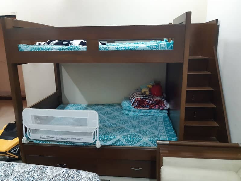 Bunk bed with separate staircase in 9/10 condition 2