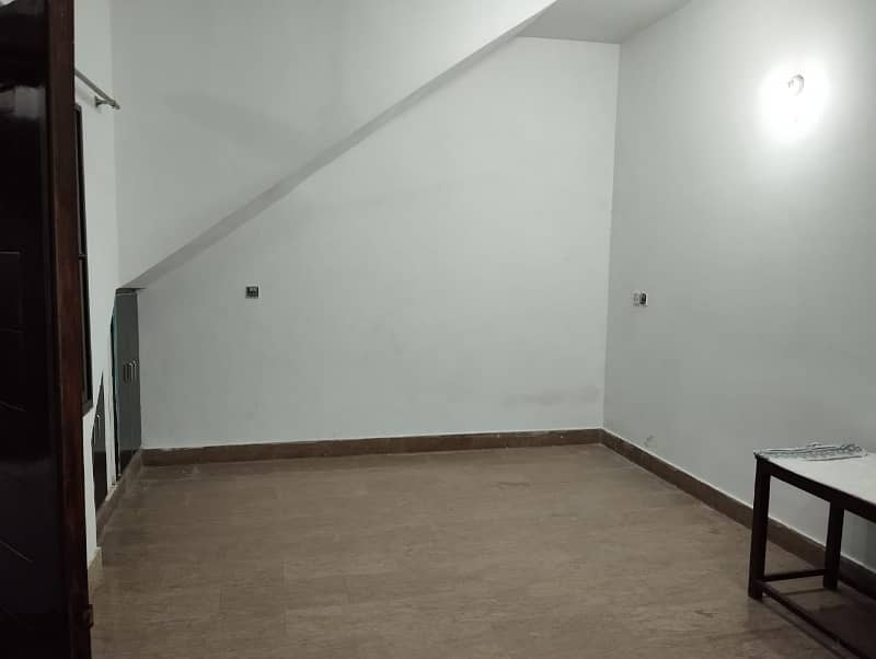House Of 10 Marla For Rent In Abdullah Gardens 4