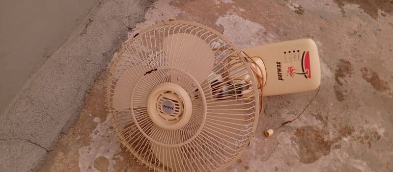 bracket fan in thrift price 0