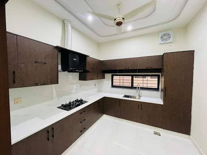 10 MARLA BEAUTIFUL HOUSE FOR SALE IN PARAGON CITY 4