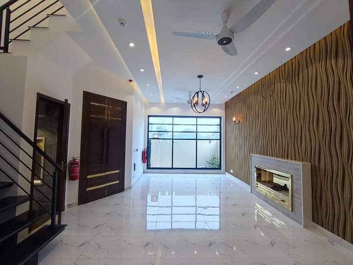 10 MARLA BEAUTIFUL HOUSE FOR SALE IN PARAGON CITY 10