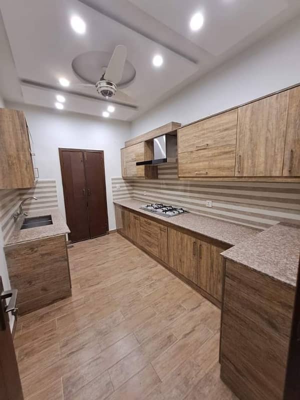5 MARLA BEAUTIFUL HOUSE FOR SALE IN PARAGON CITY LAHORE 9