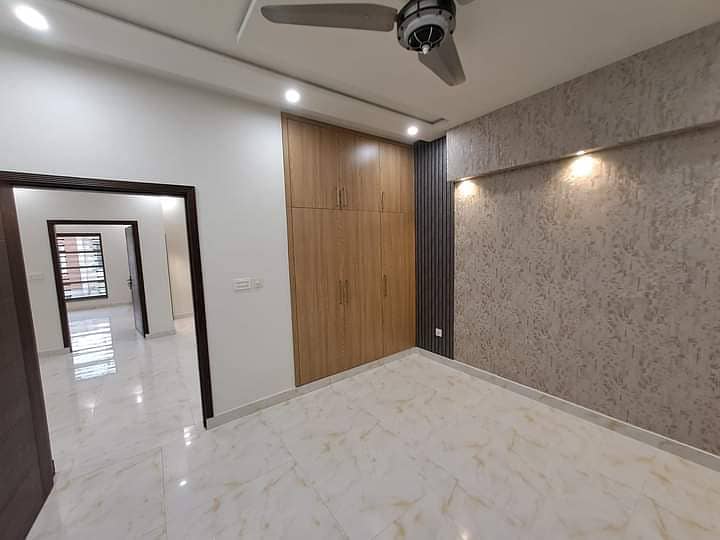 5 MARLA BEAUTIFUL HOUSE FOR SALE IN PARAGON CITY LAHORE 30