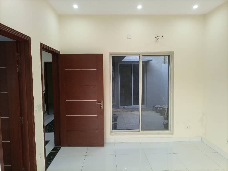 5 MARLA BEAUTIFUL HOUSE FOR SALE IN PARAGON CITY 2