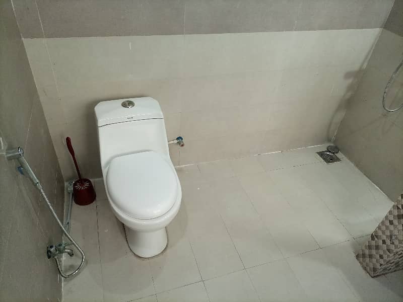 5 MARLA BEAUTIFUL HOUSE FOR SALE IN PARAGON CITY 10