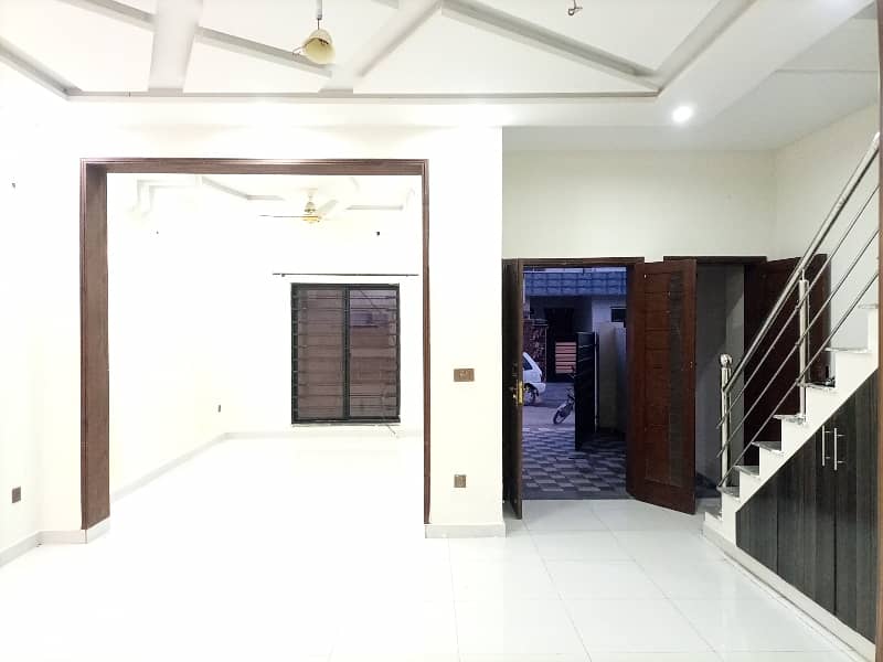 5 MARLA BEAUTIFUL HOUSE FOR URGENT SALE IN PARAGON CITY 3