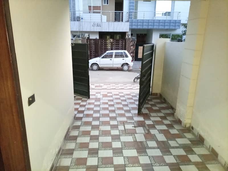 5 MARLA BEAUTIFUL HOUSE FOR URGENT SALE IN PARAGON CITY 10