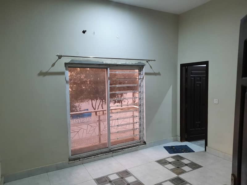 Newly Built 10 Marla Upper Portion for Rent in Overseas B Block - Prime Location 4