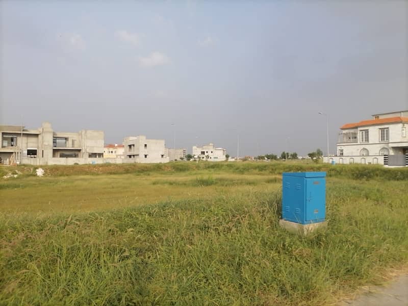 4 Kanal Front Back Available Near Park At Prime Location 0