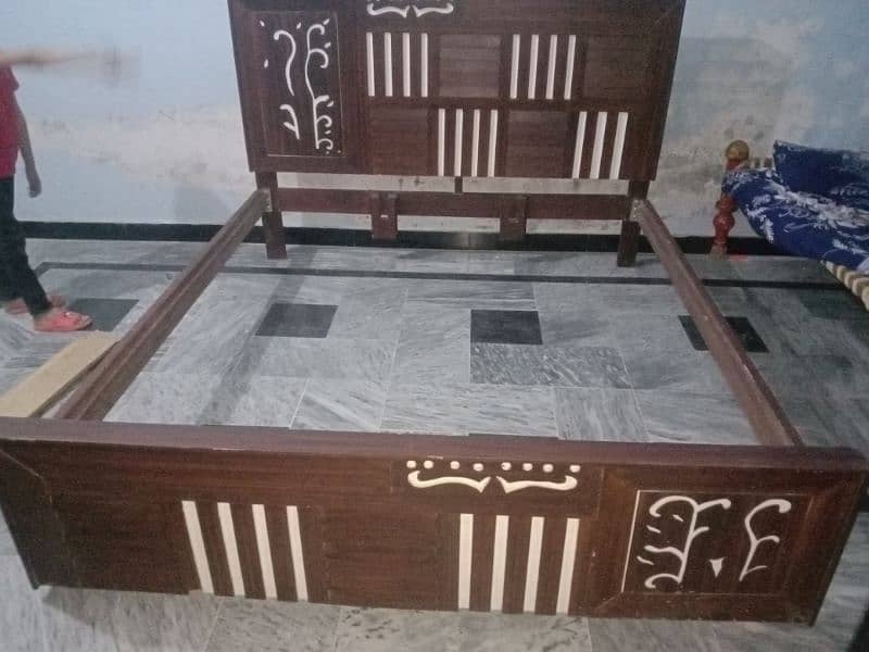 Bed with side tables 4