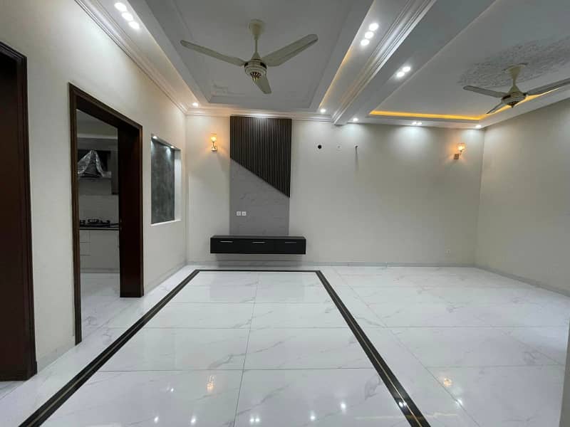 3 YEARS INSTALLMENT PLAN HOUSE PARK VIEW CITY LAHORE FOR SALE 6