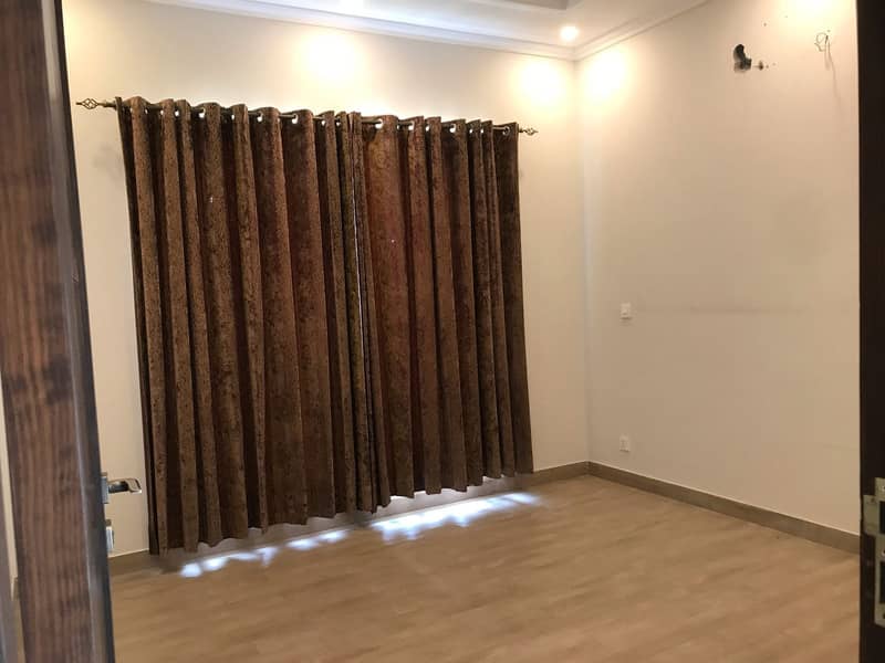 10 Marla Upper Portion Available For Rent 8