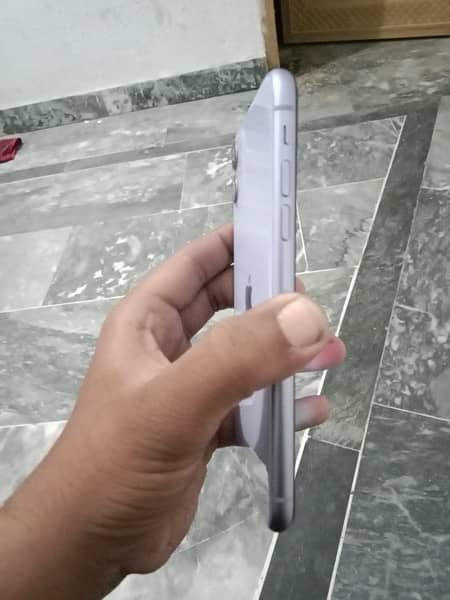 iPhone 11 10 by 10 128 gb exange possbile 1