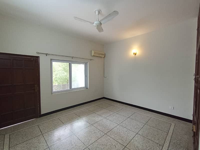 A beautiful upper portion is available for rent 5
