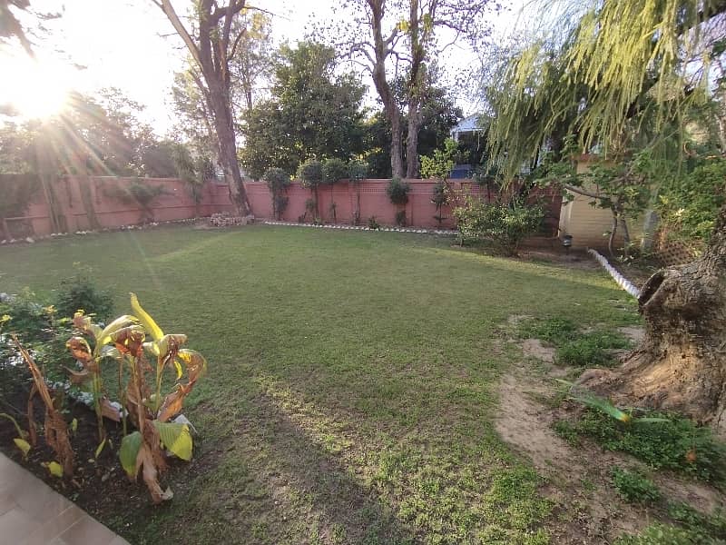 A Beautiful 4 Bed Full With Lawn Available For Rent 15
