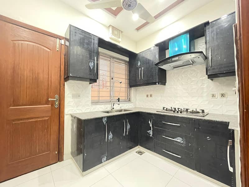 Luxurious 9 Marla Corner House with Gas for Sale in AA Block, Sector D, Bahria Town Lahore 4