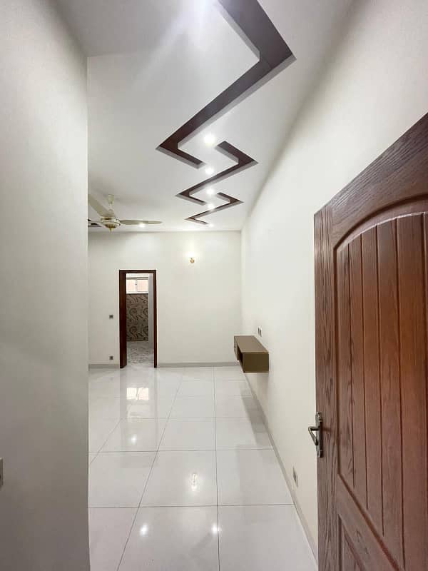 Luxurious 9 Marla Corner House with Gas for Sale in AA Block, Sector D, Bahria Town Lahore 20