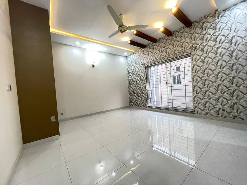 Luxurious 9 Marla Corner House with Gas for Sale in AA Block, Sector D, Bahria Town Lahore 22